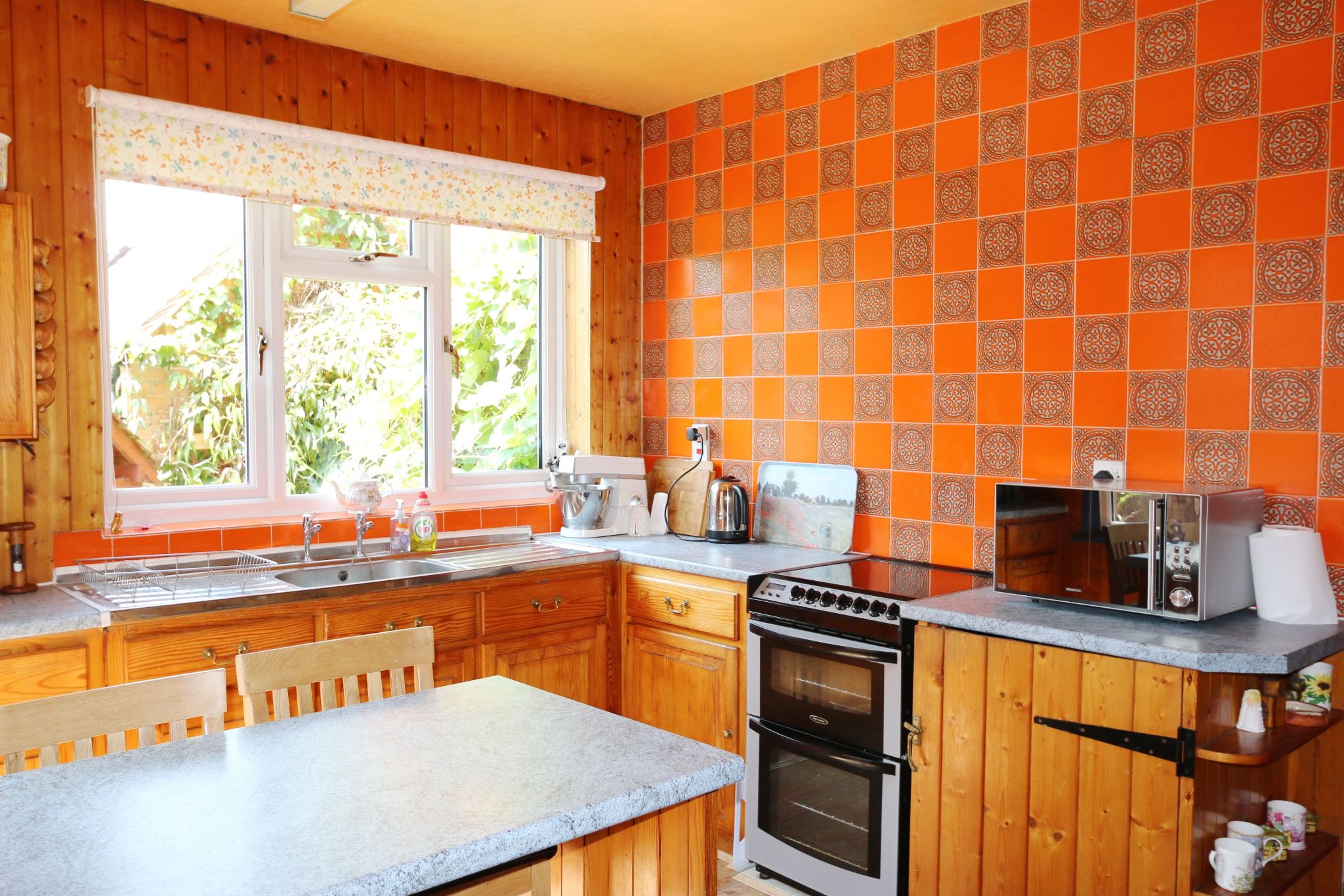 3 bedroom detached house SSTC in Bidford-on-avon, Alcester - Photograph 12