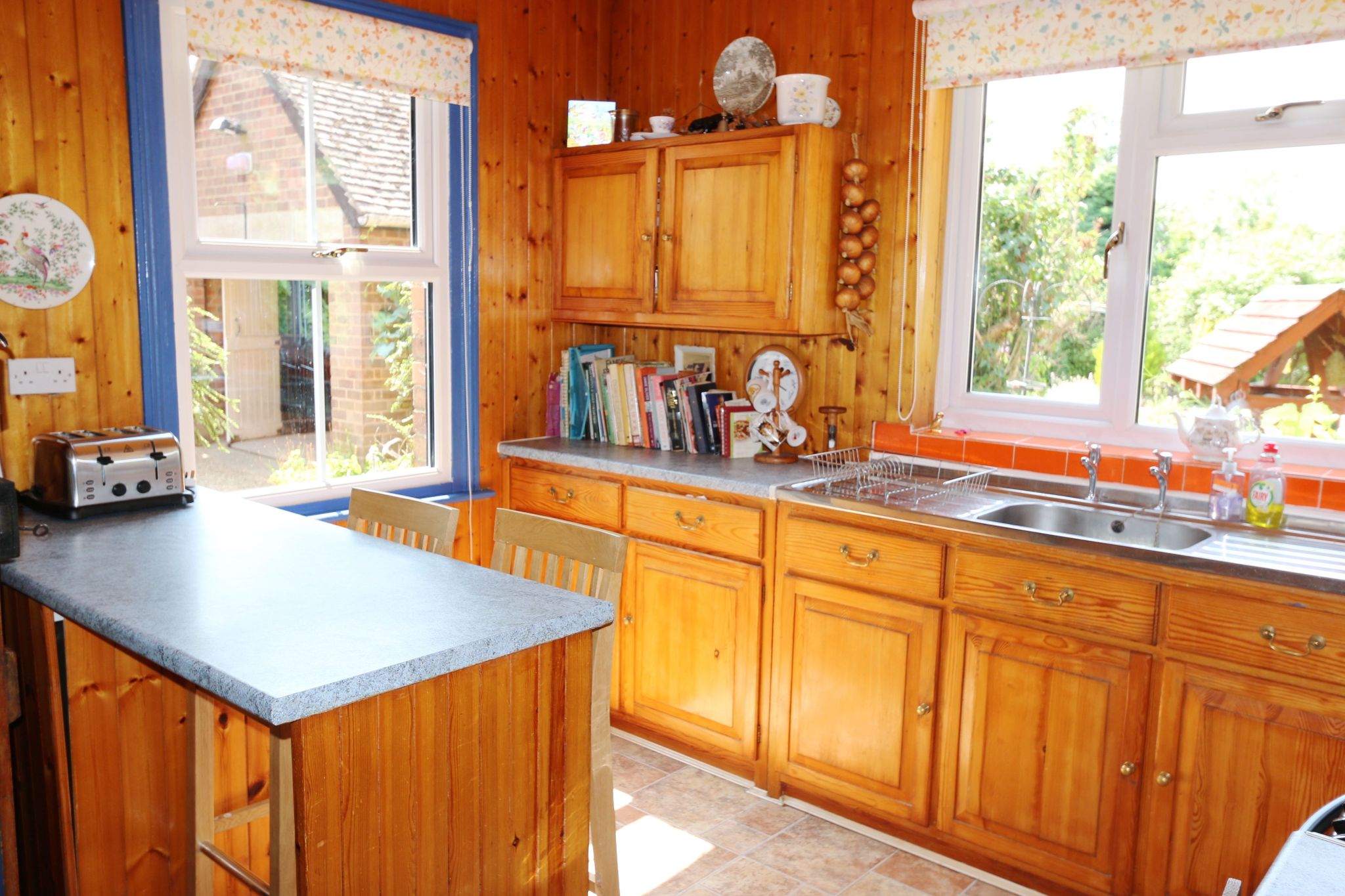 3 bedroom detached house SSTC in Bidford-on-avon, Alcester - Photograph 11