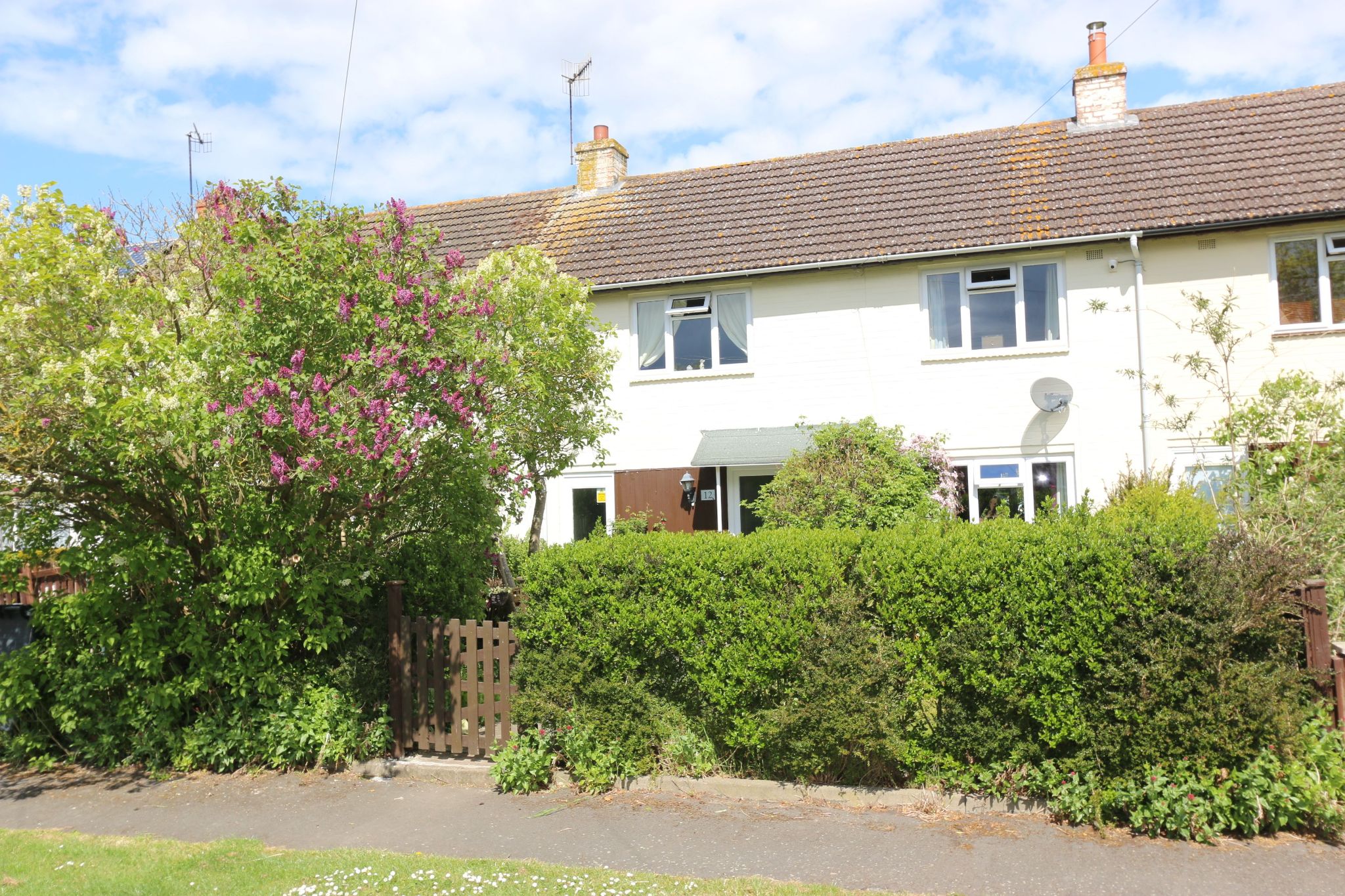 3 bedroom mid terraced house SSTC in Broom,bidford On Avon, Alcester - Photograph 1