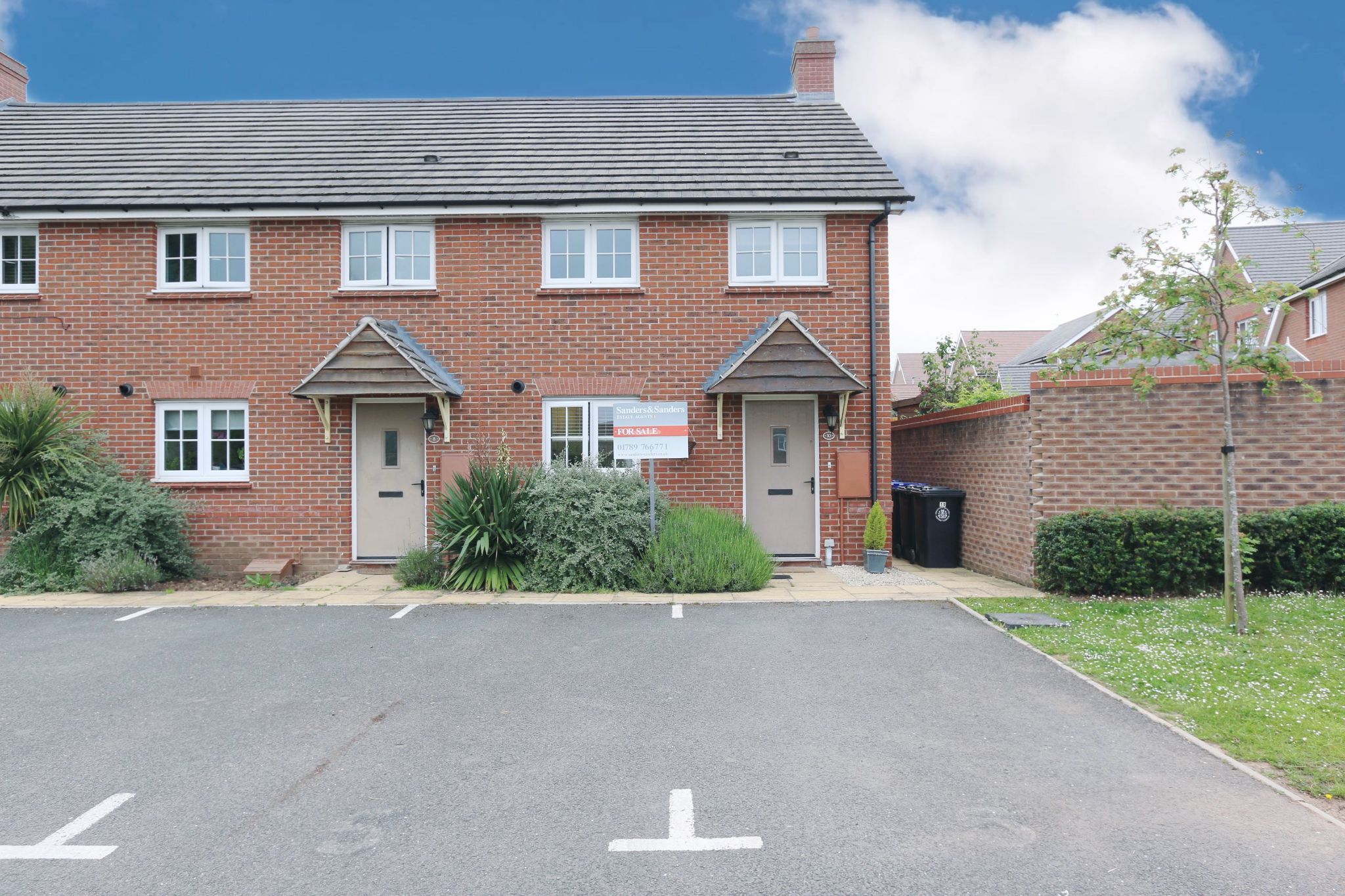 2 bedroom end terraced house SSTC Alcester - Photograph 1