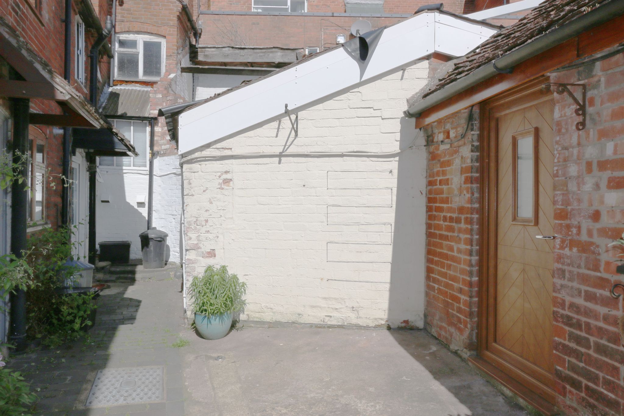 2 bedroom mid terraced house SSTC Alcester - Photograph 10