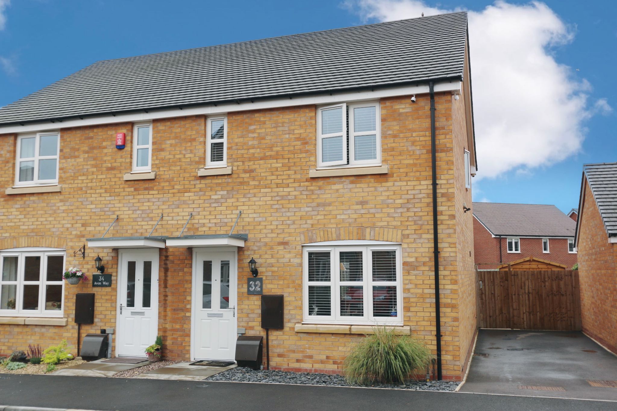 3 bedroom semi-detached house SSTC in Bidford On Avon, Alcester - Photograph 1
