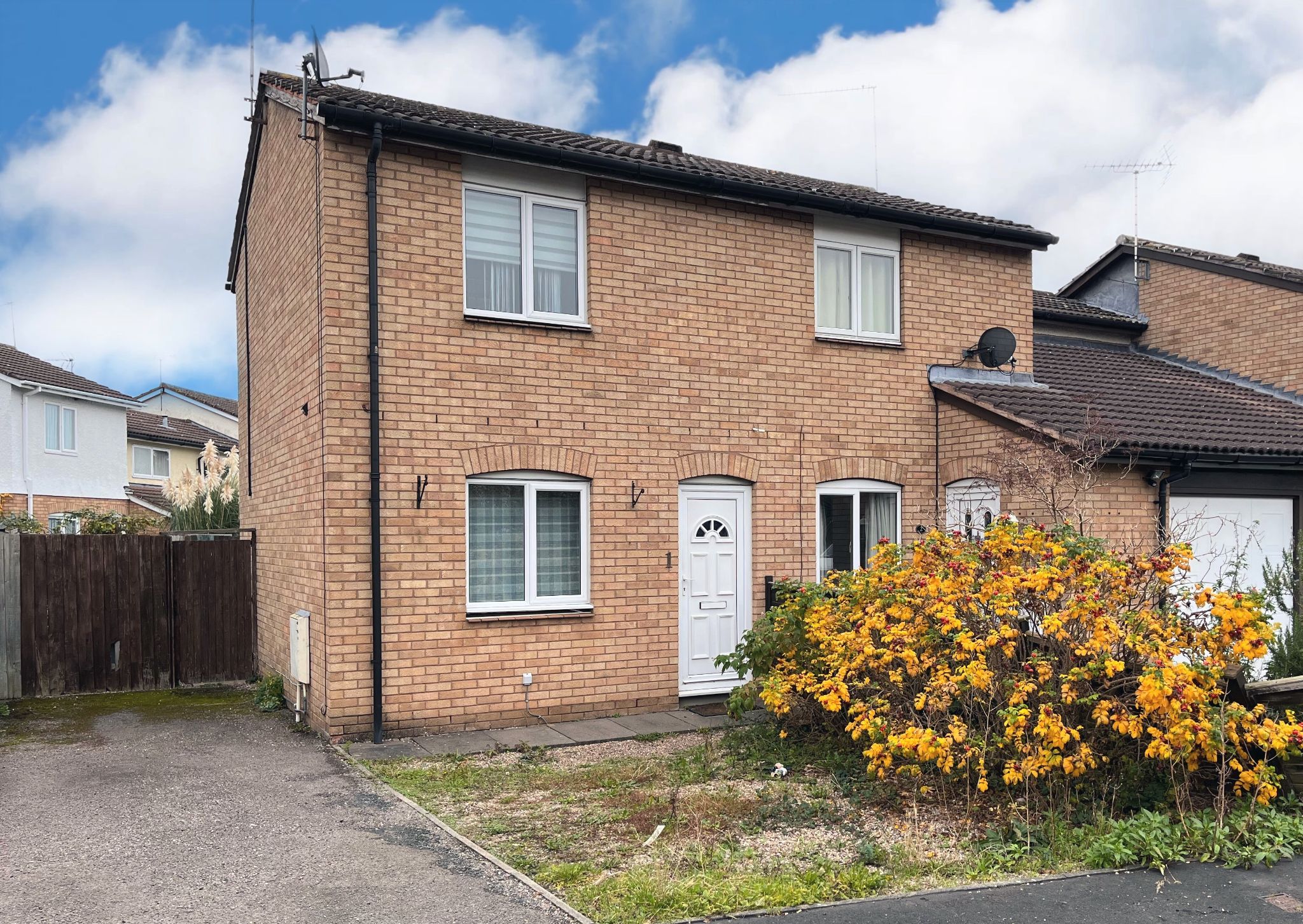 2 bedroom end terraced house SSTC Alcester - Photograph 1