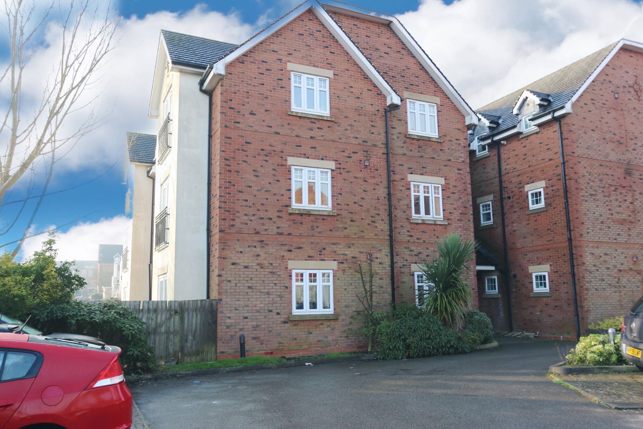 2 bedroom apartment flat/apartment SSTC in 79 Mount Pleasant, Redditch - Photograph 1