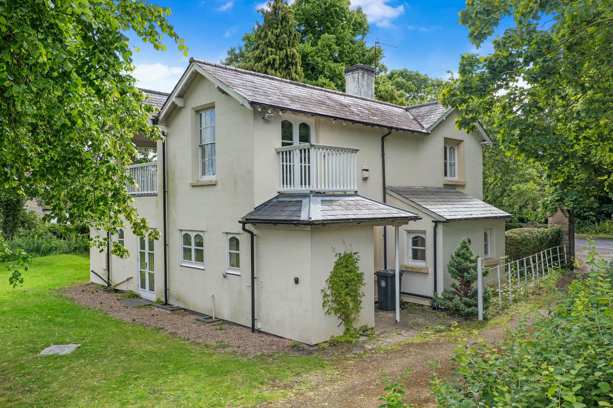 4 bedroom detached house SSTC in Chapel Oak,salford Priors, Evesham - Photograph 2