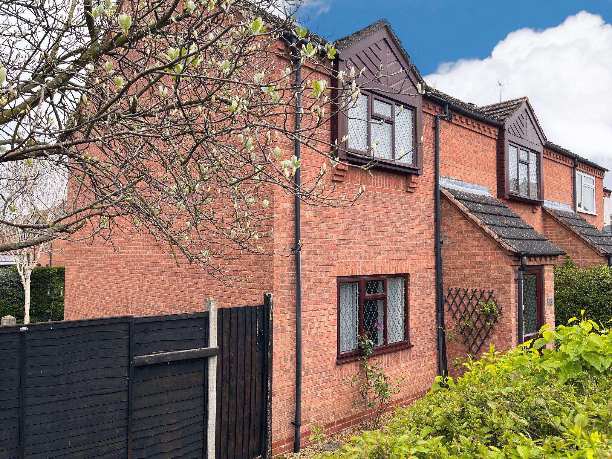 4 bedroom semi-detached house For Sale in Bidford-on-avon, Alcester - Photograph 1