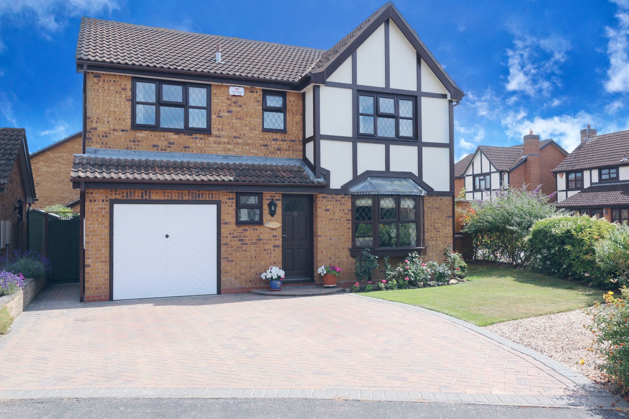 4 bedroom detached house SSTC in Bidford-on-avon, Alcester - Photograph 1