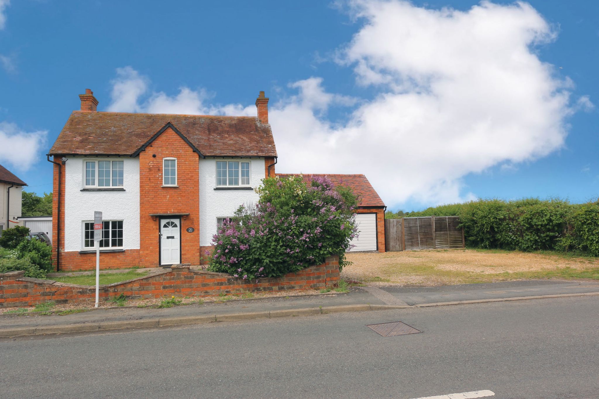 3 bedroom detached house For Sale in Marlcliff, Bidford-on-avon, Alcester - Photograph 1