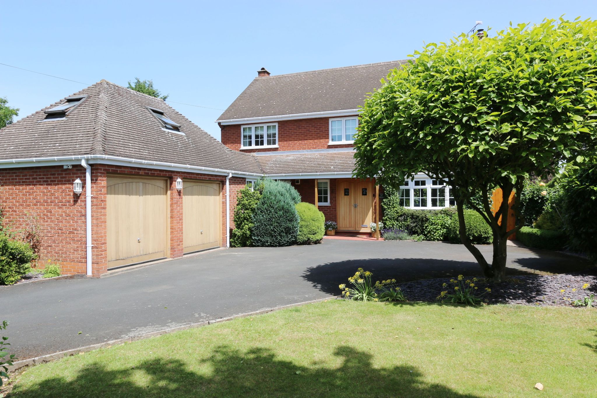 5 bedroom detached house For Sale in Dunnington, Alcester - Photograph 1