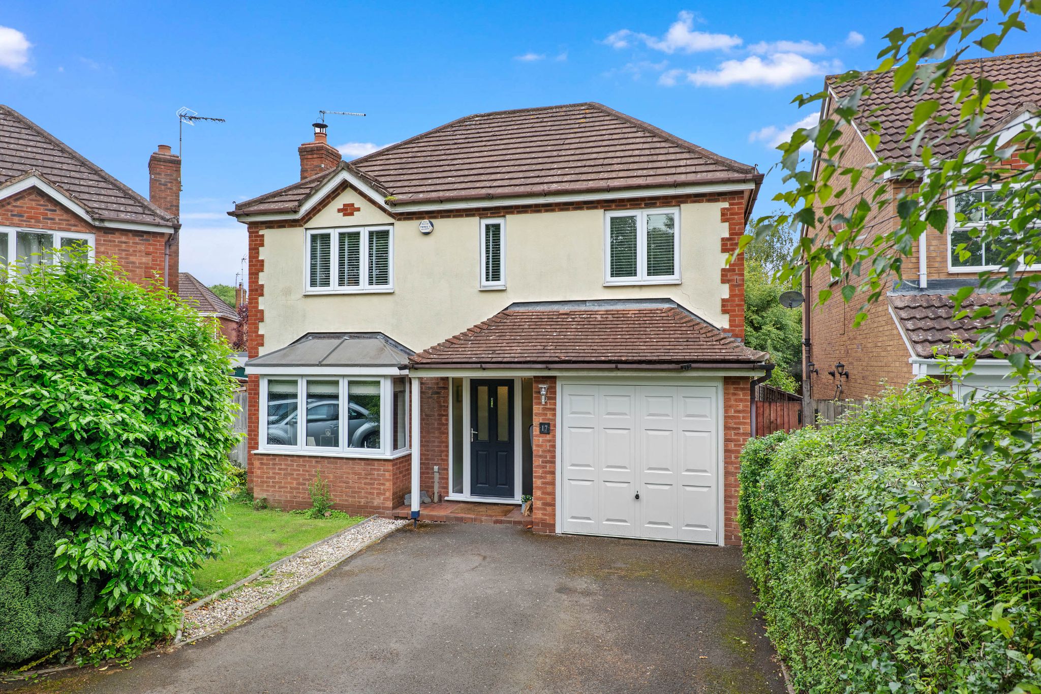 4 bedroom detached house SSTC Studley - Photograph 1