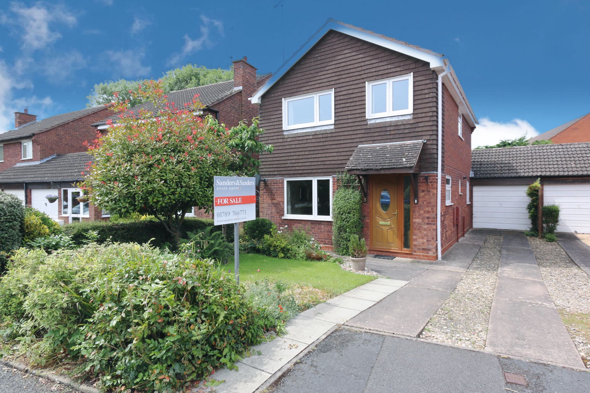3 bedroom detached house For Sale Alcester - Photograph 1