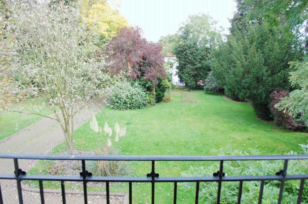 4 bedroom detached house SSTC Alcester - Photograph 3