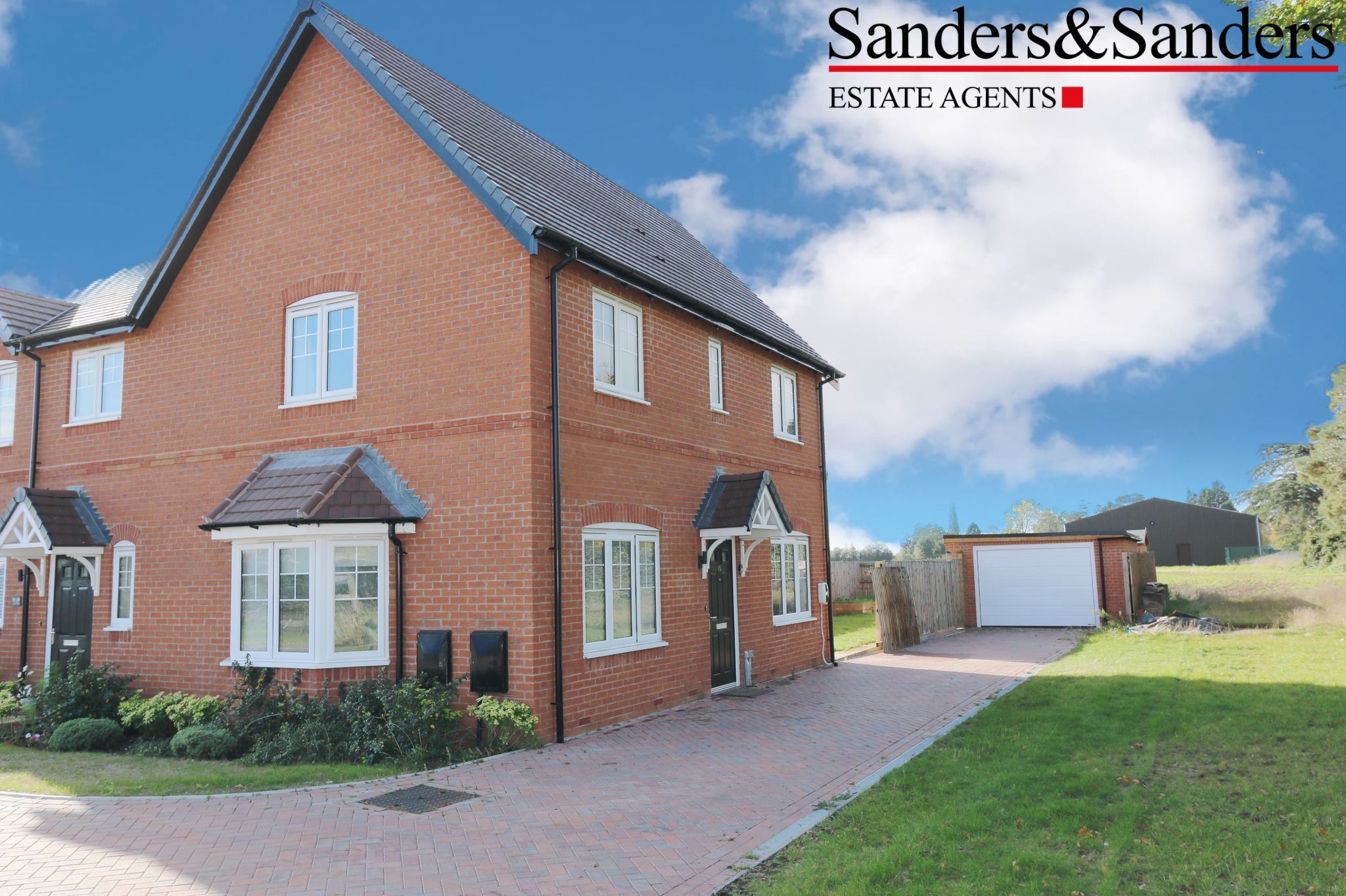 2 bedroom semi-detached house For Sale in Salford Priors, Evesham - Property photograph