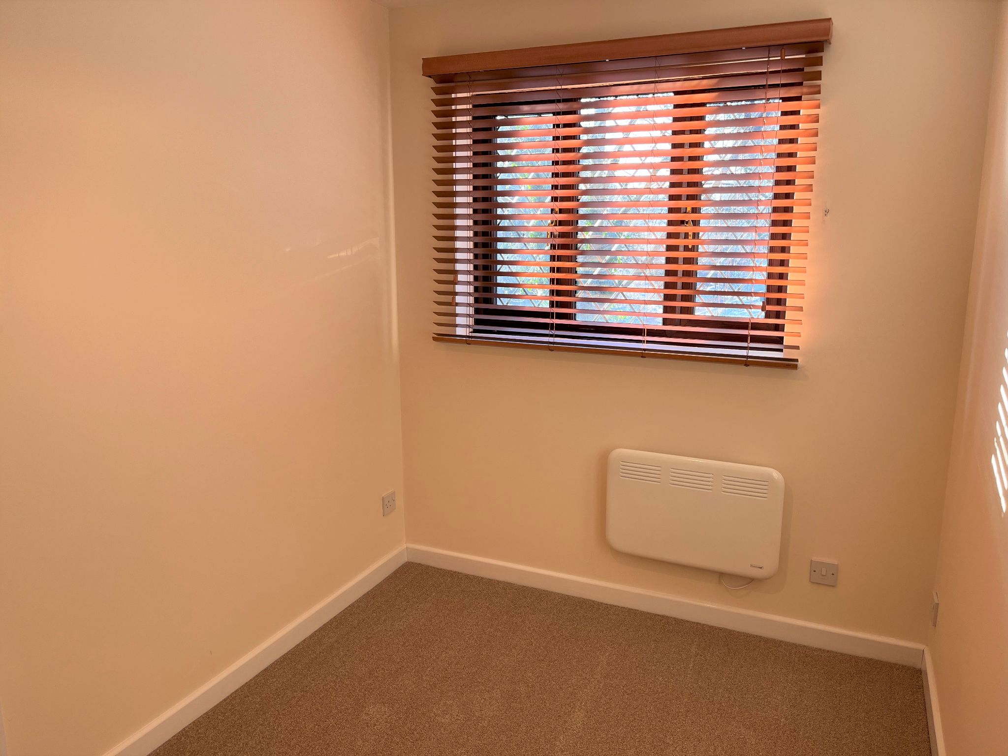 2 bedroom mid terraced house To Let Alcester - Photograph 12