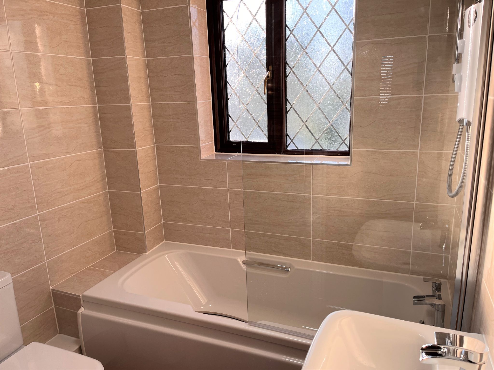 2 bedroom mid terraced house To Let Alcester - Photograph 13