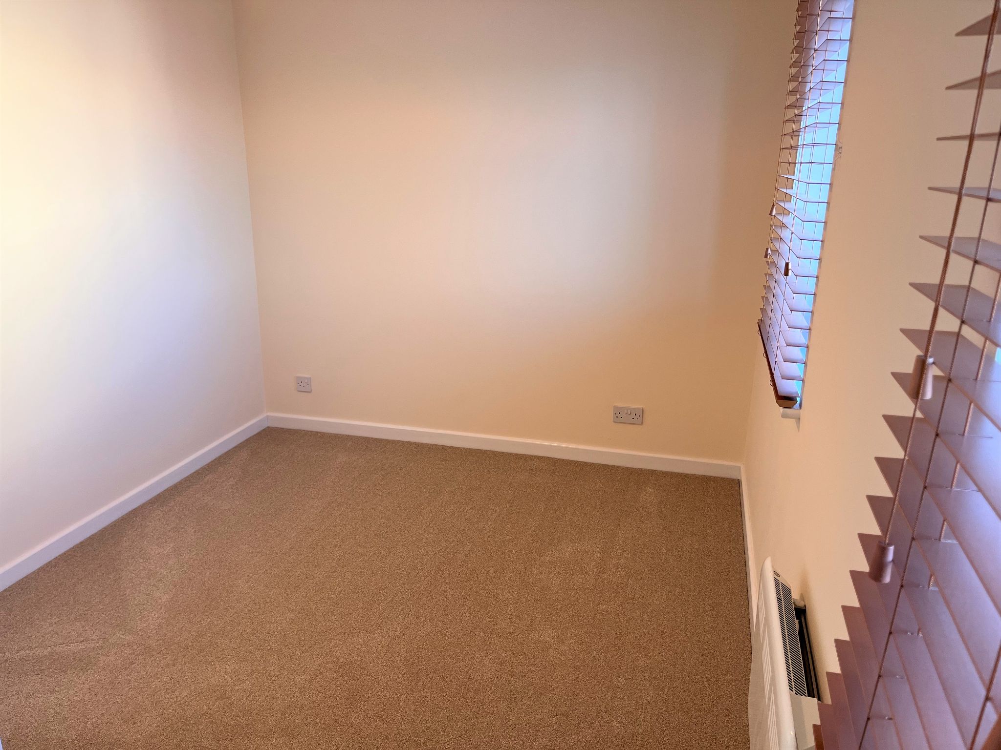 2 bedroom mid terraced house To Let Alcester - Photograph 10