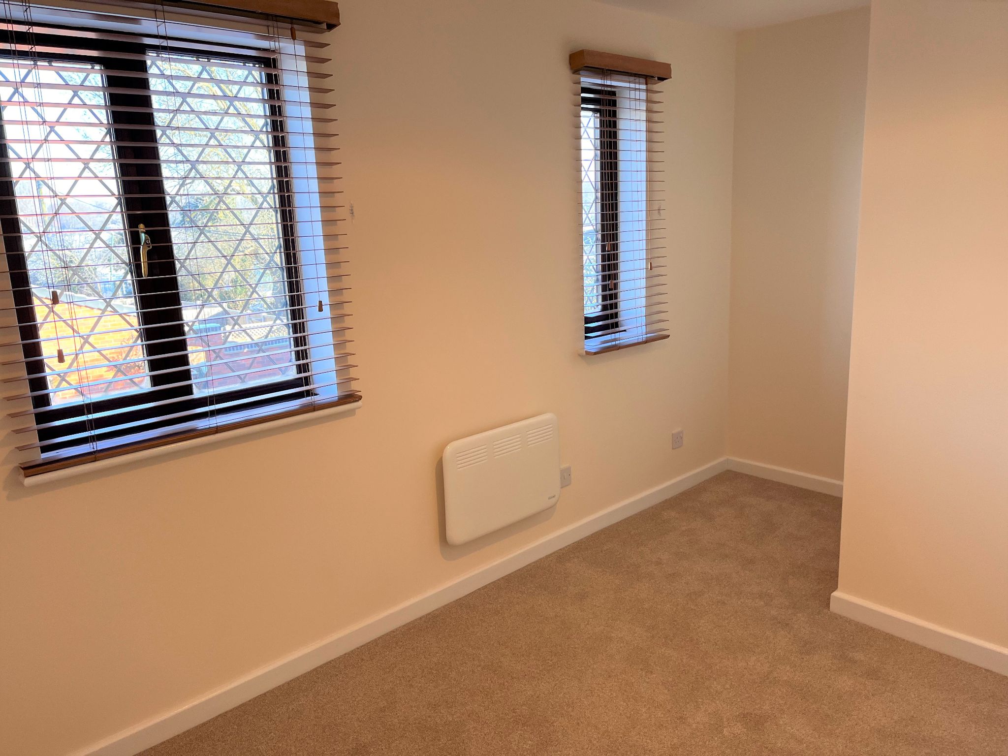 2 bedroom mid terraced house To Let Alcester - Photograph 8