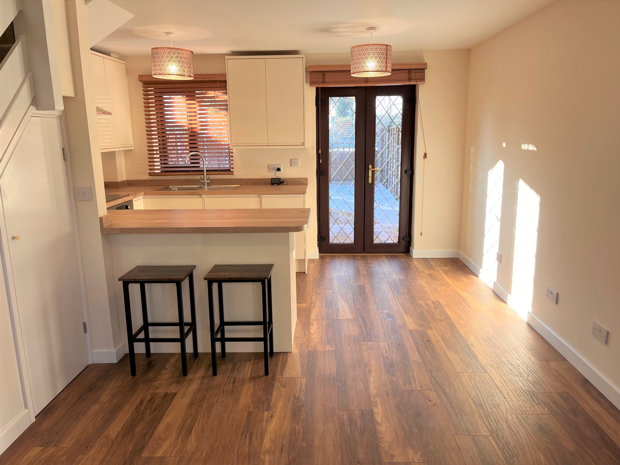 2 bedroom mid terraced house To Let Alcester - Photograph 3
