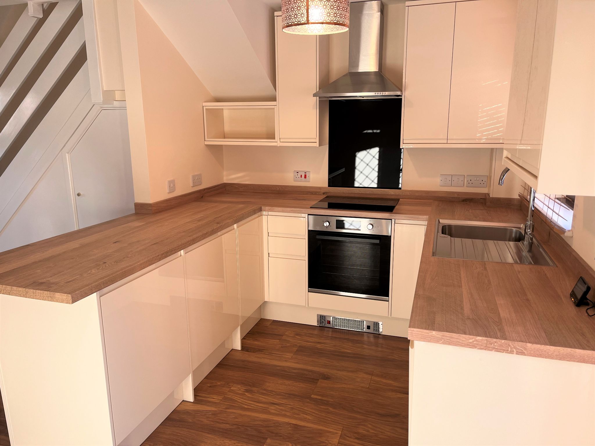 2 bedroom mid terraced house To Let Alcester - Photograph 5