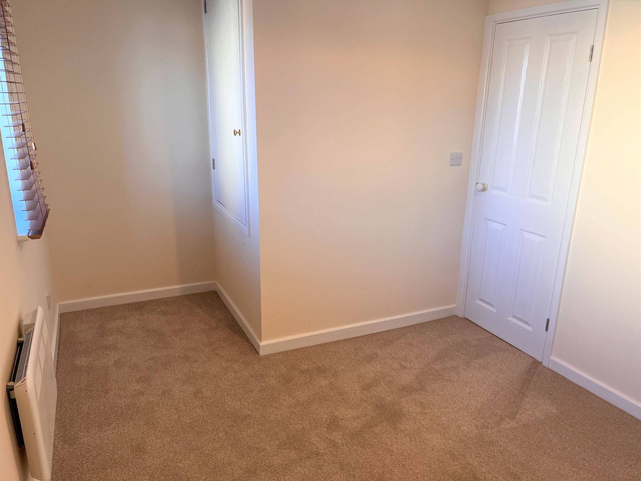 2 bedroom mid terraced house To Let Alcester - Photograph 9