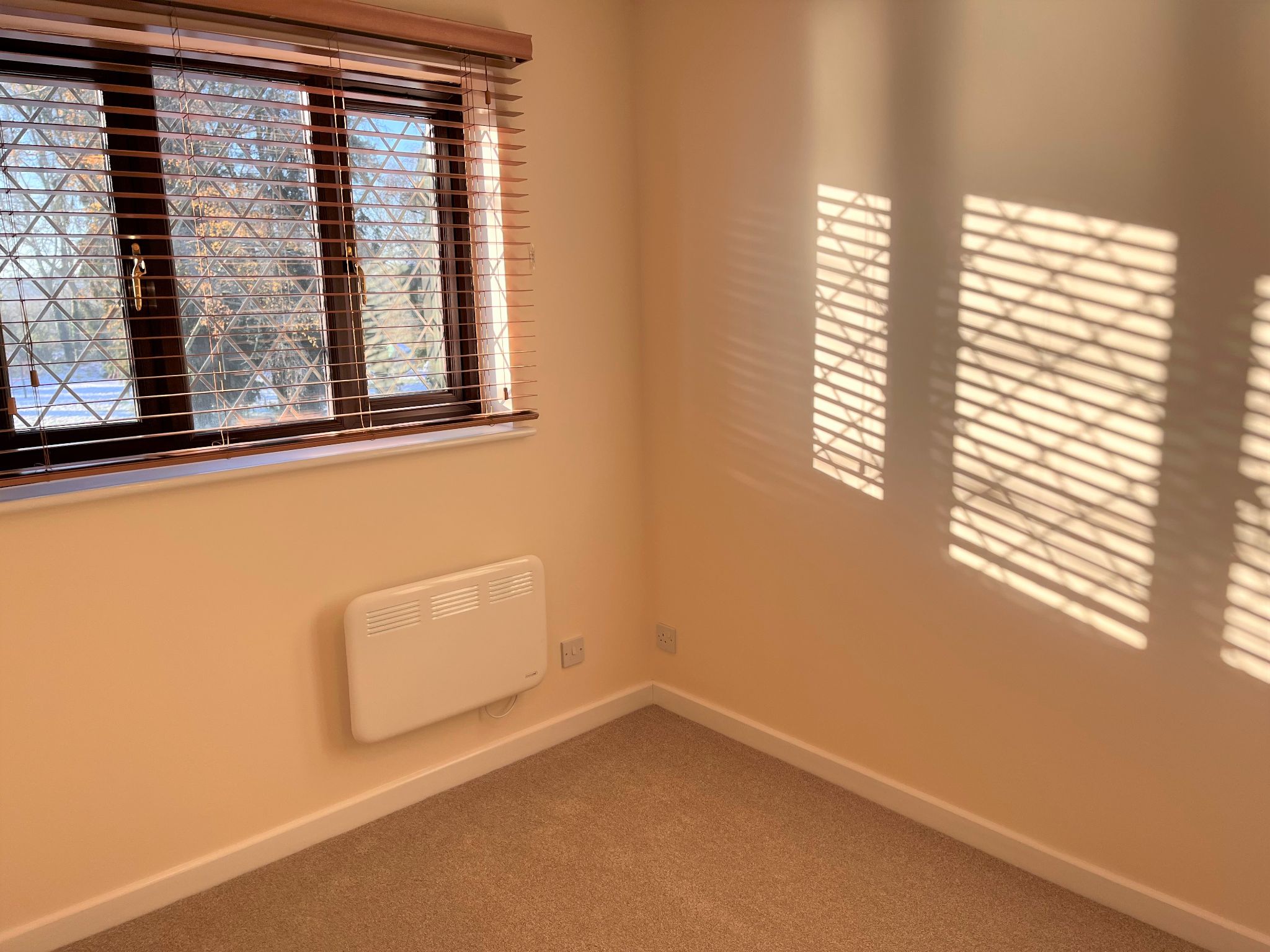 2 bedroom mid terraced house To Let Alcester - Photograph 11