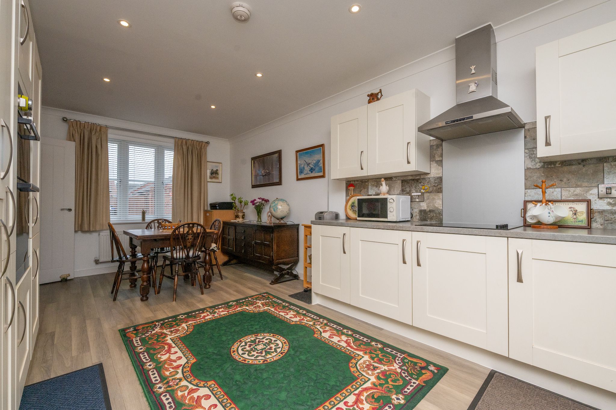 2 bedroom detached house For Sale Bidford Upon Avon - Photograph 6