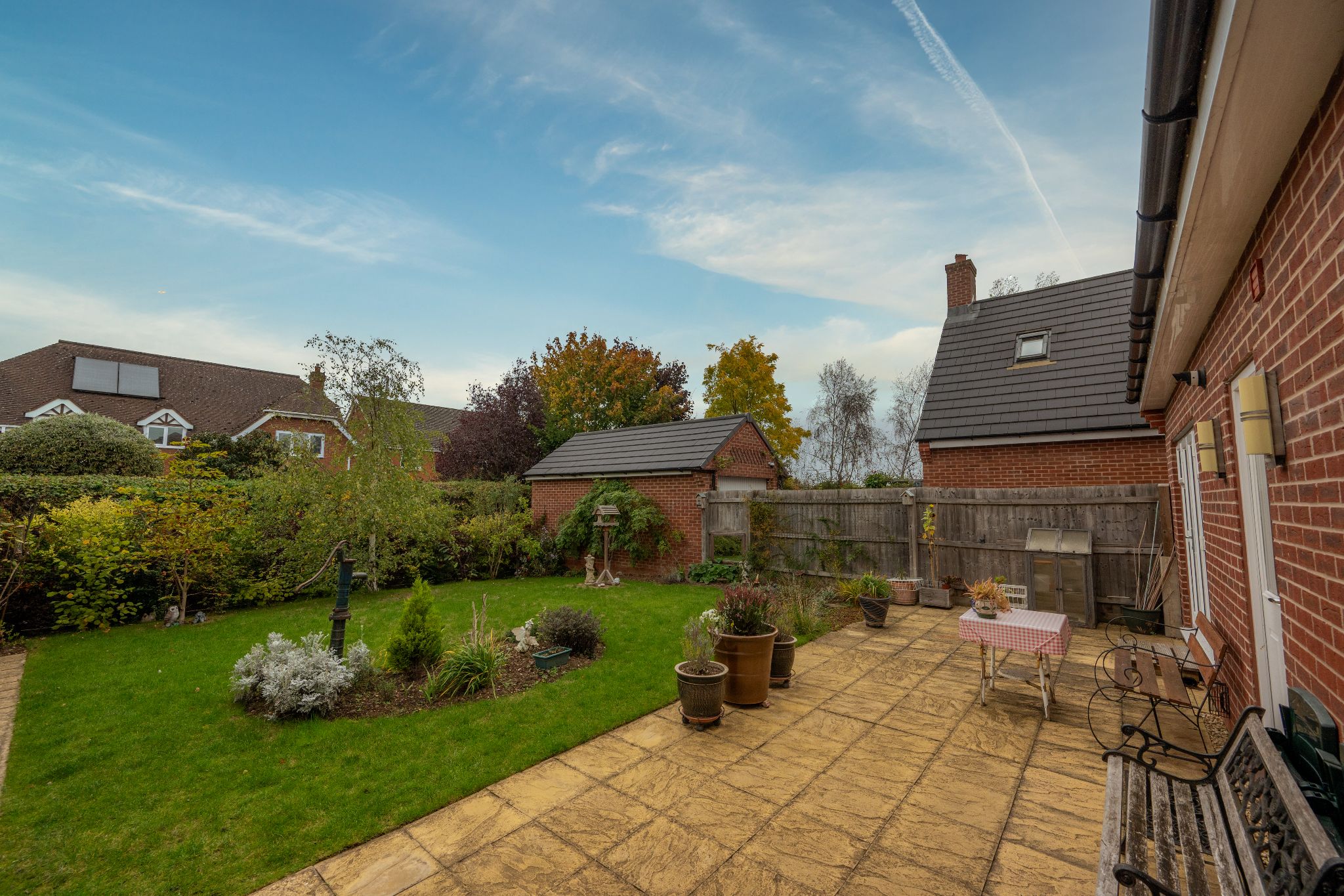 2 bedroom detached house For Sale Bidford Upon Avon - Photograph 21