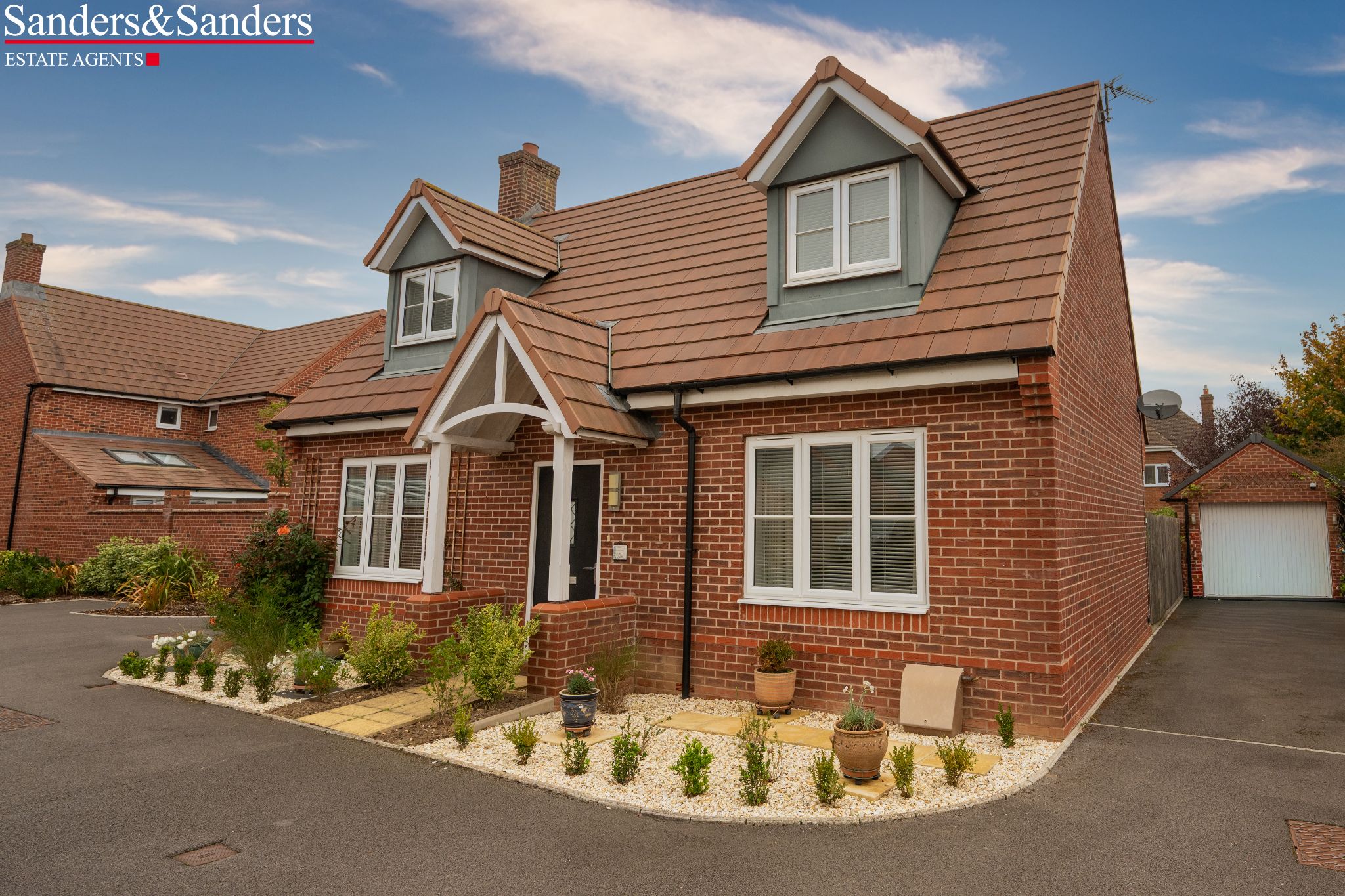 2 bedroom detached house For Sale Bidford Upon Avon - Photograph 1