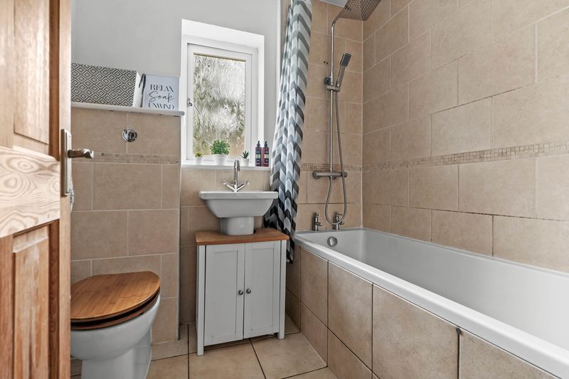 2 bedroom semi-detached house For Sale in Salford Priors, Evesham - Photograph 9
