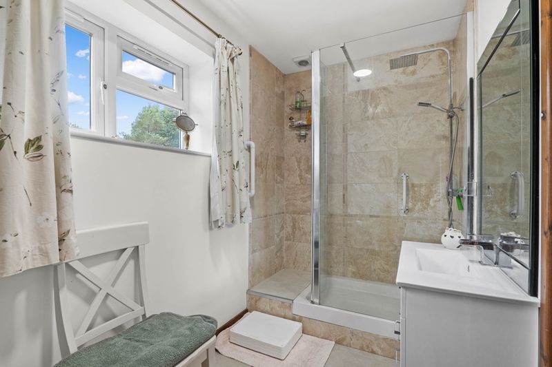 6 bedroom detached house For Sale in Holberrow Green, Redditch - Photograph 21