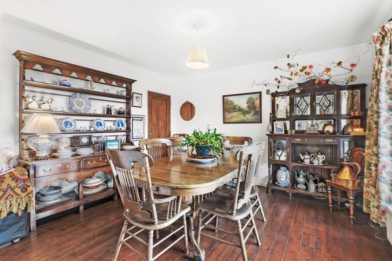 6 bedroom detached house For Sale in Holberrow Green, Redditch - Photograph 8