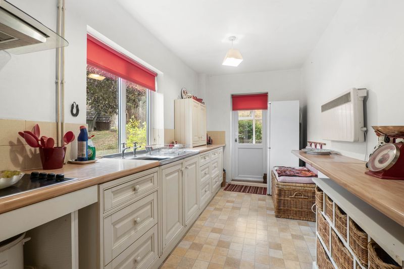 6 bedroom detached house For Sale in Holberrow Green, Redditch - Photograph 11