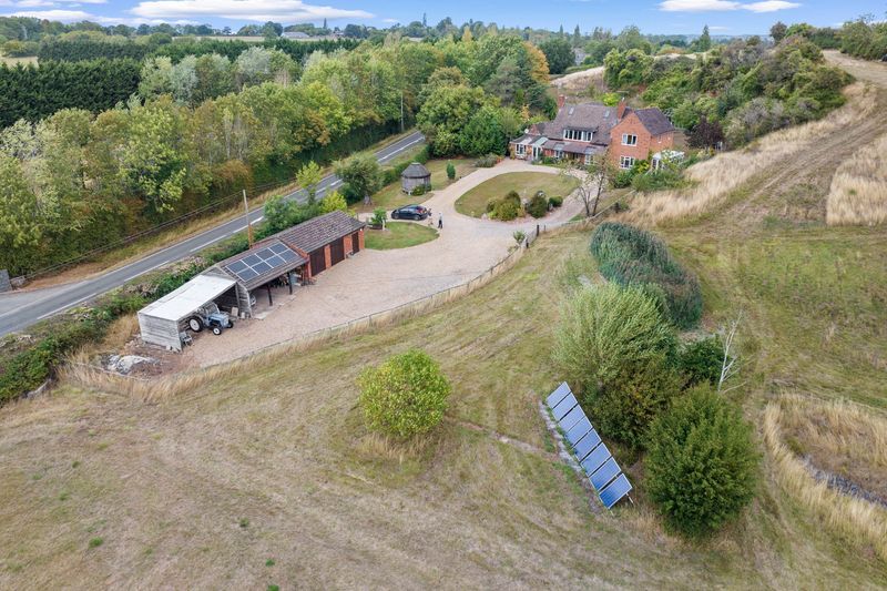 6 bedroom detached house For Sale in Holberrow Green, Redditch - Photograph 6