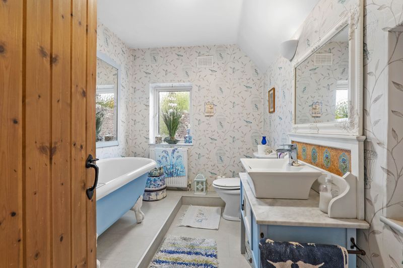 6 bedroom detached house For Sale in Holberrow Green, Redditch - Photograph 25