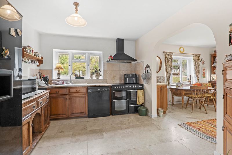 6 bedroom detached house For Sale in Holberrow Green, Redditch - Photograph 14