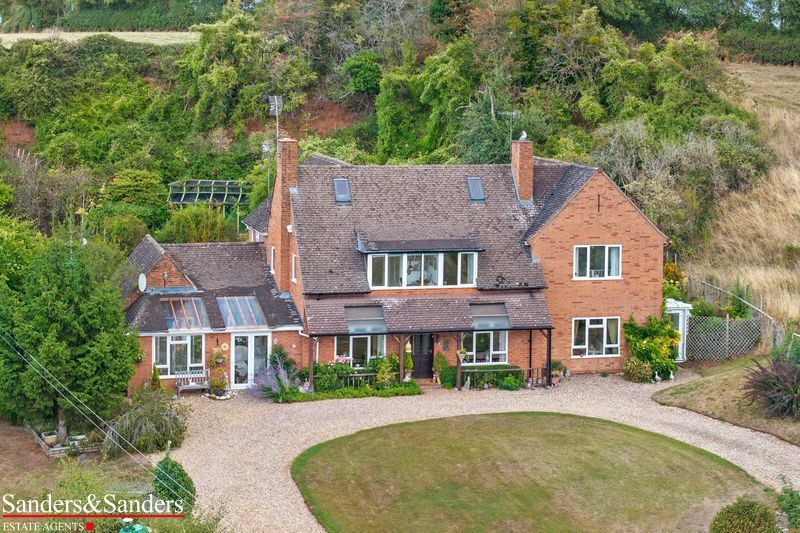 6 bedroom detached house For Sale in Holberrow Green, Redditch - Photograph 1