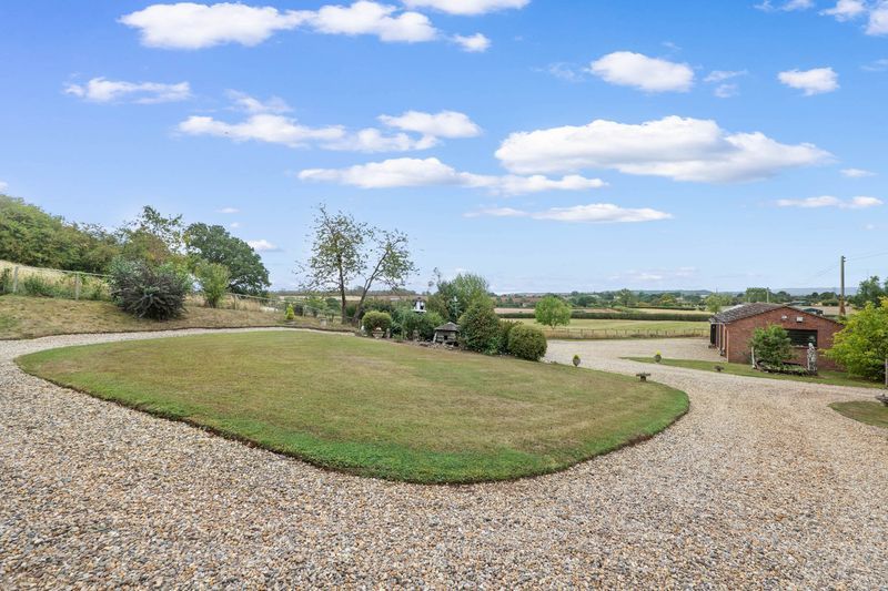 6 bedroom detached house For Sale in Holberrow Green, Redditch - Photograph 26