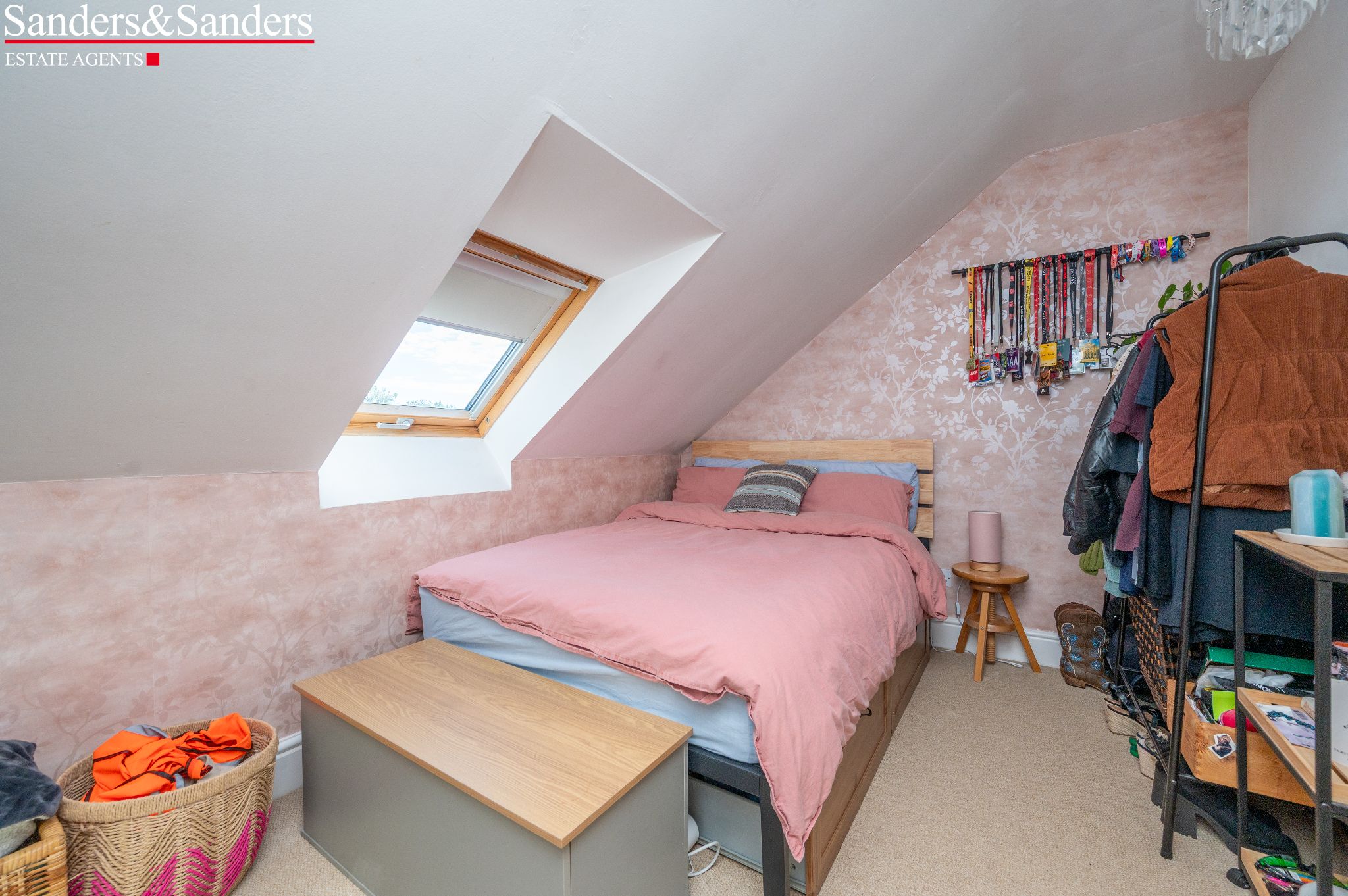 2 bedroom semi-detached house For Sale Alcester - Photograph 13