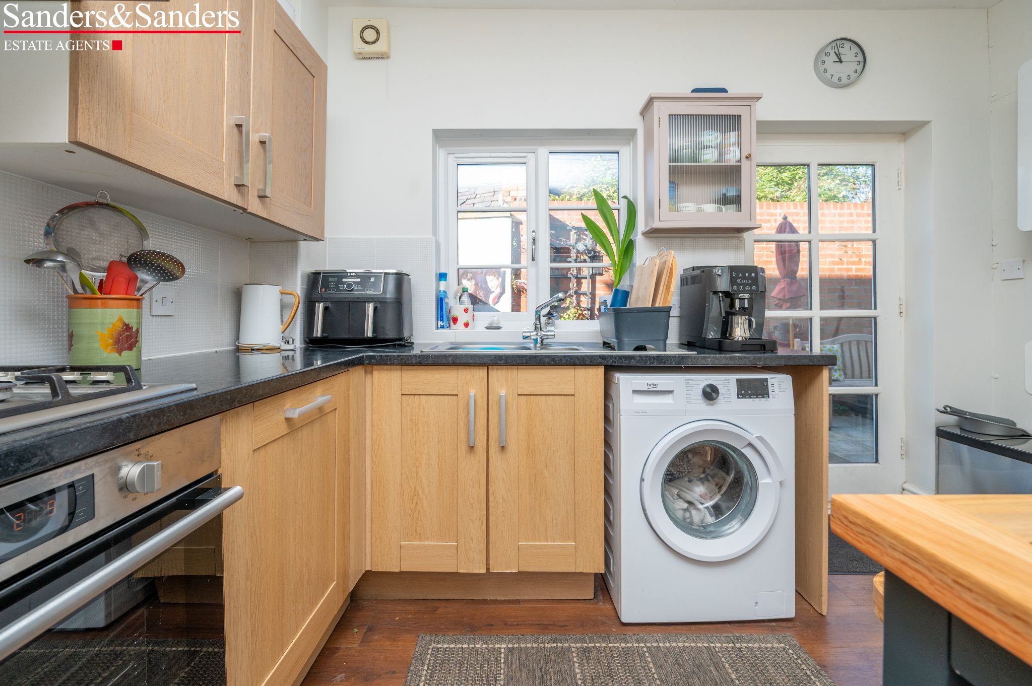 2 bedroom semi-detached house For Sale Alcester - Photograph 4