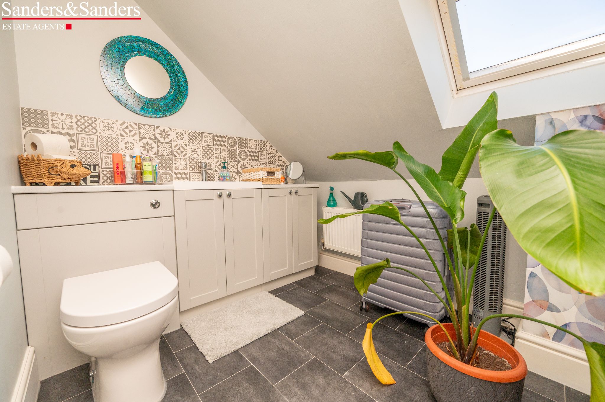 2 bedroom semi-detached house For Sale Alcester - Photograph 15