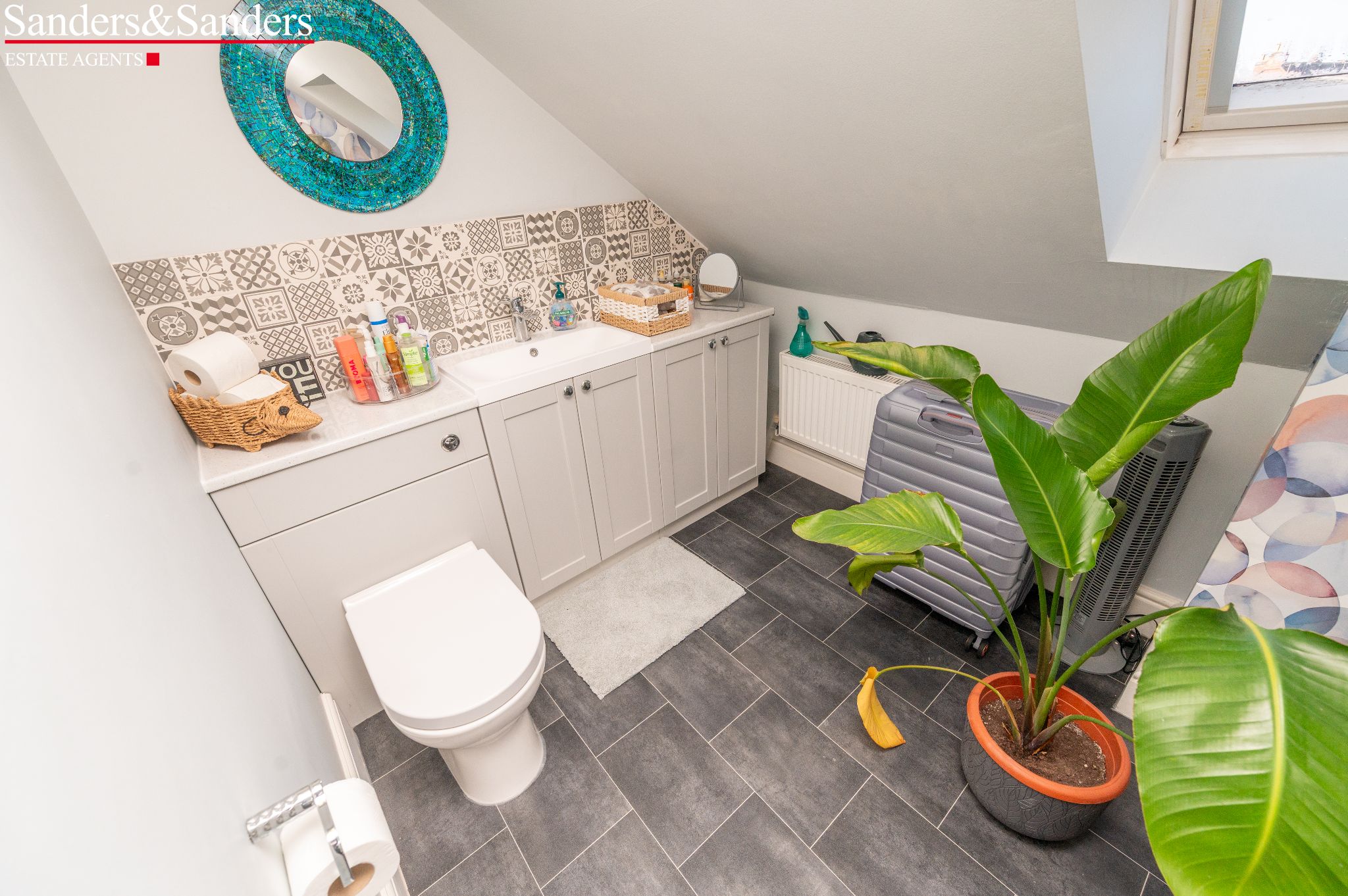 2 bedroom semi-detached house For Sale Alcester - Photograph 16