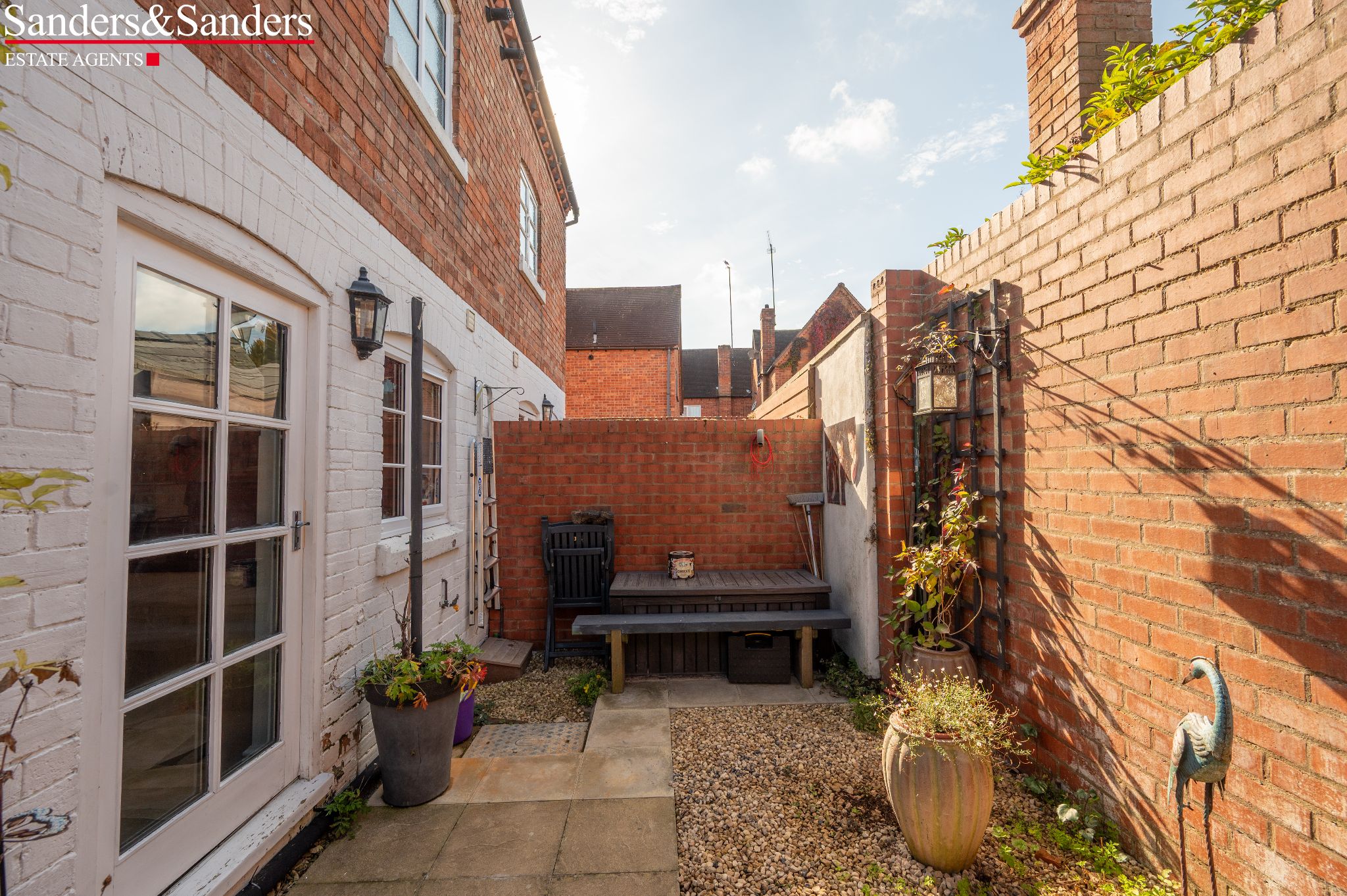 2 bedroom semi-detached house For Sale Alcester - Photograph 18