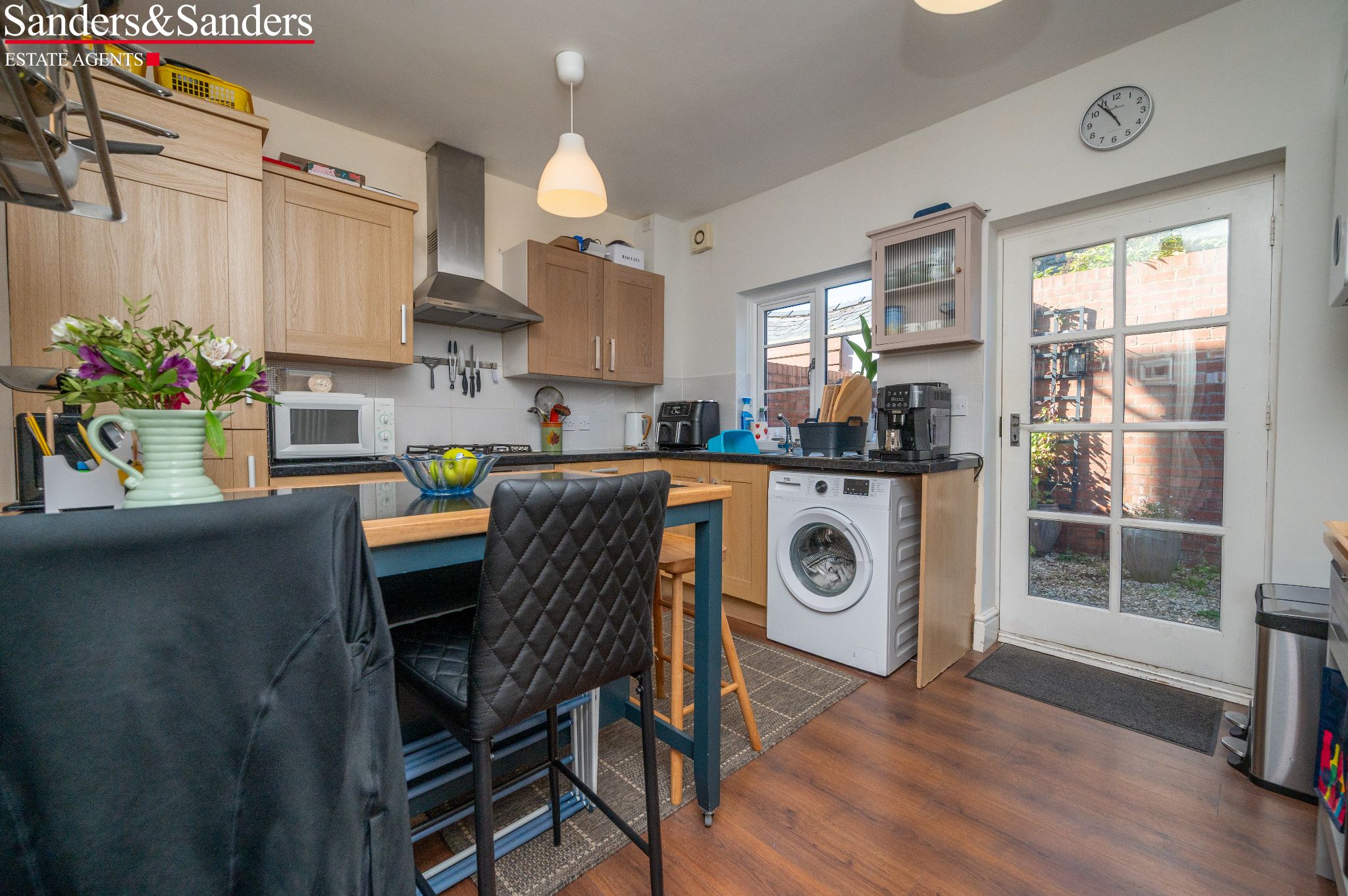 2 bedroom semi-detached house For Sale Alcester - Photograph 2