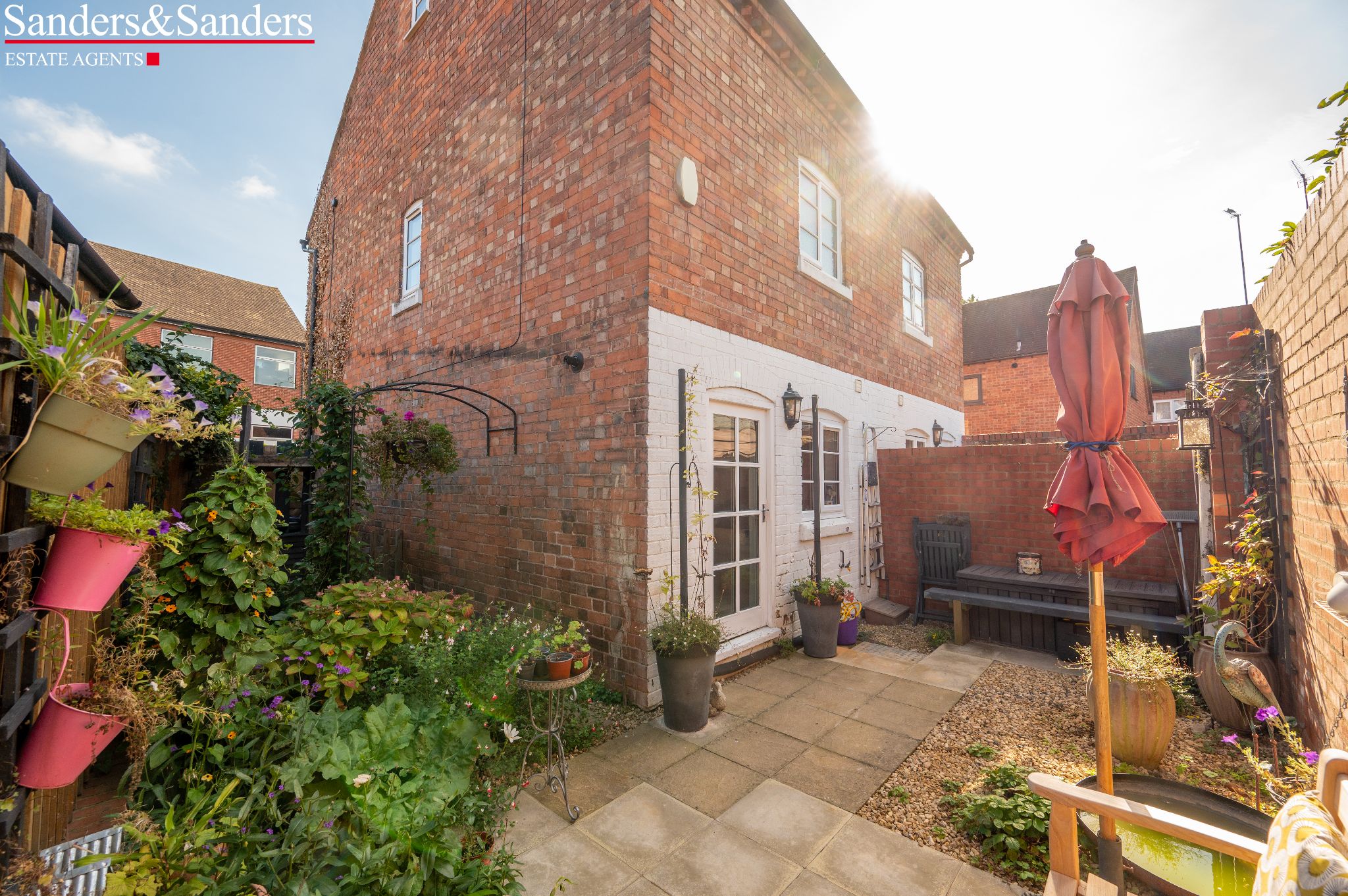 2 bedroom semi-detached house For Sale Alcester - Photograph 17