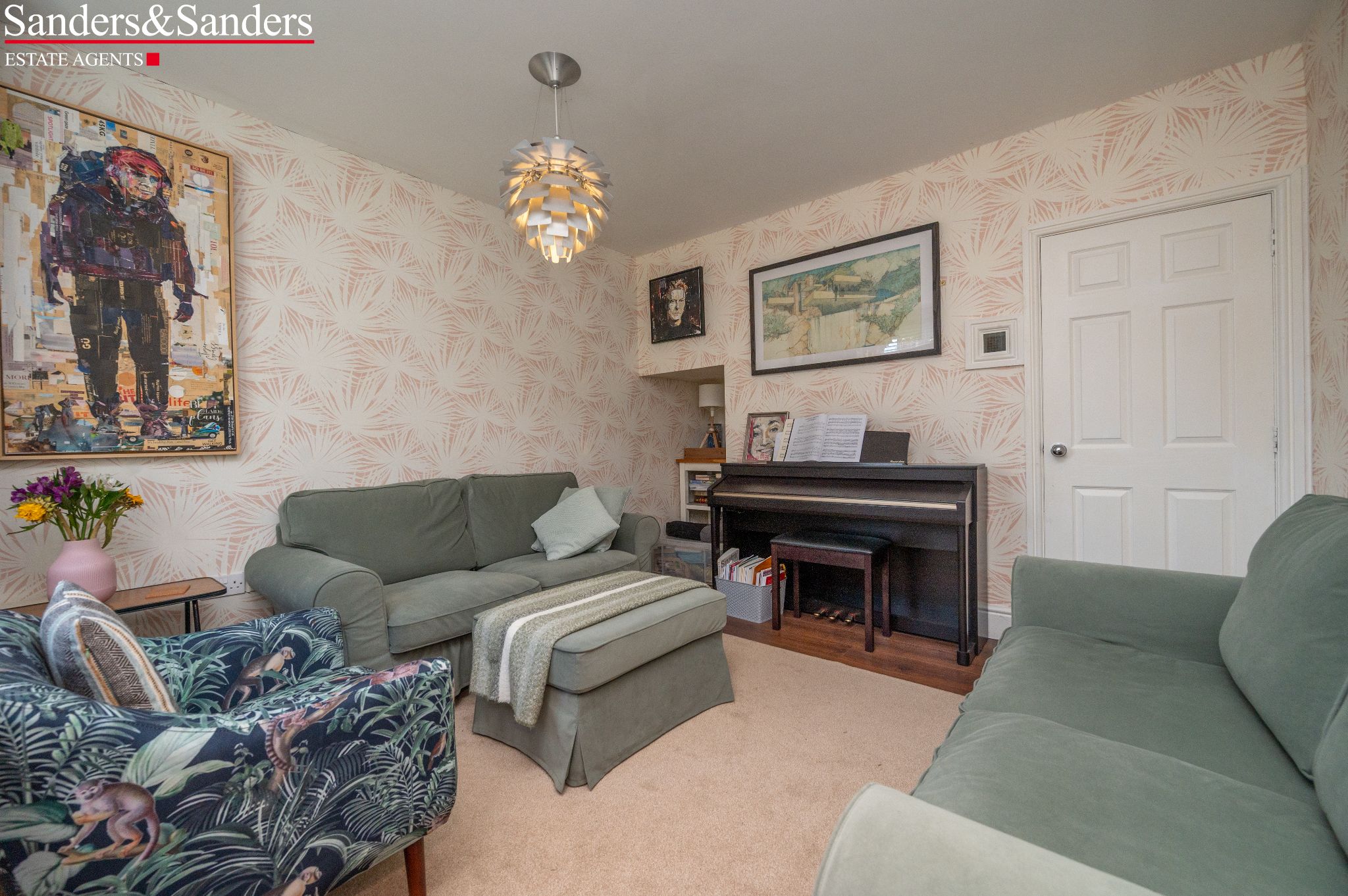 2 bedroom semi-detached house For Sale Alcester - Photograph 8