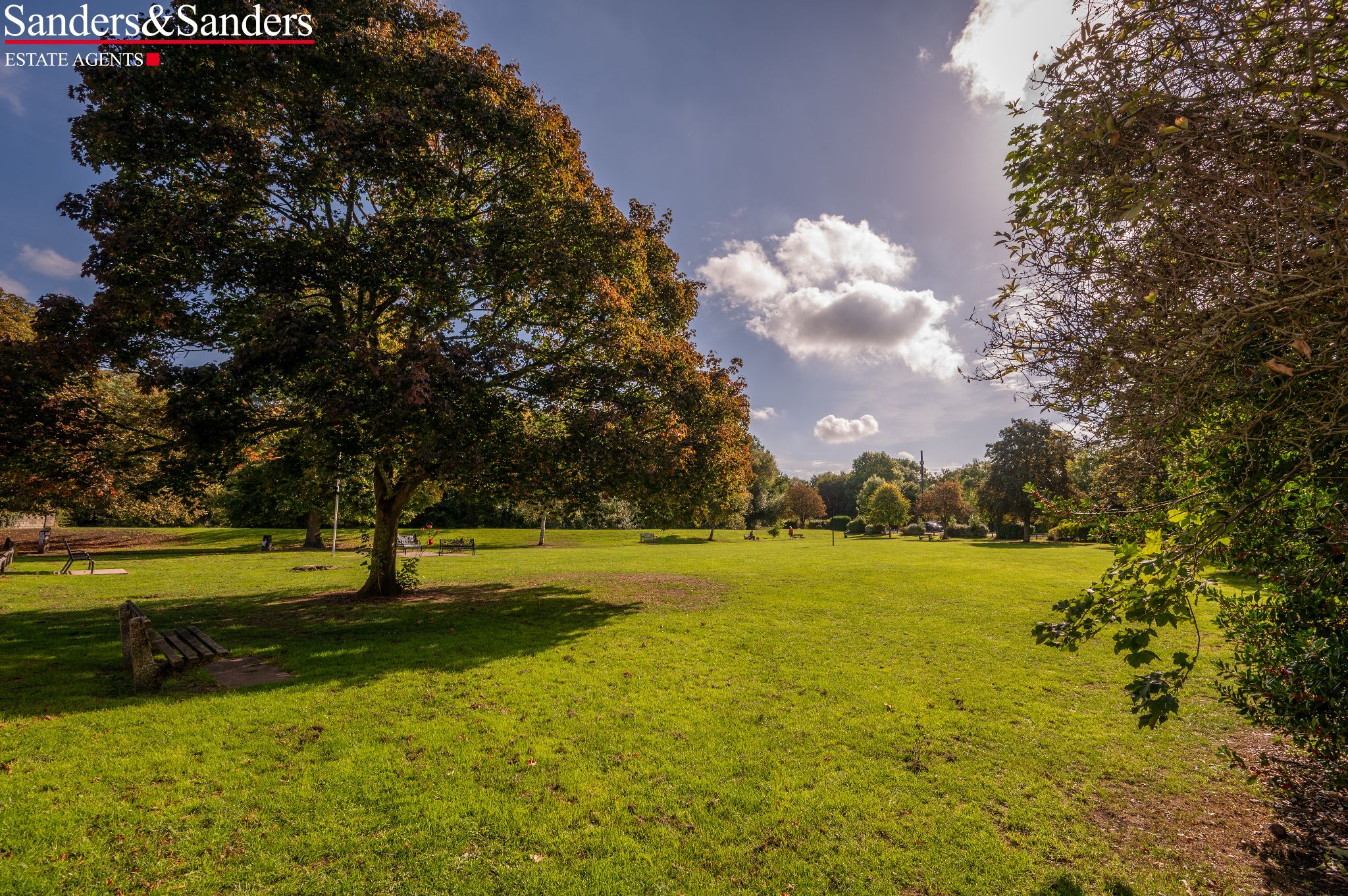 2 bedroom semi-detached house For Sale Alcester - Photograph 22
