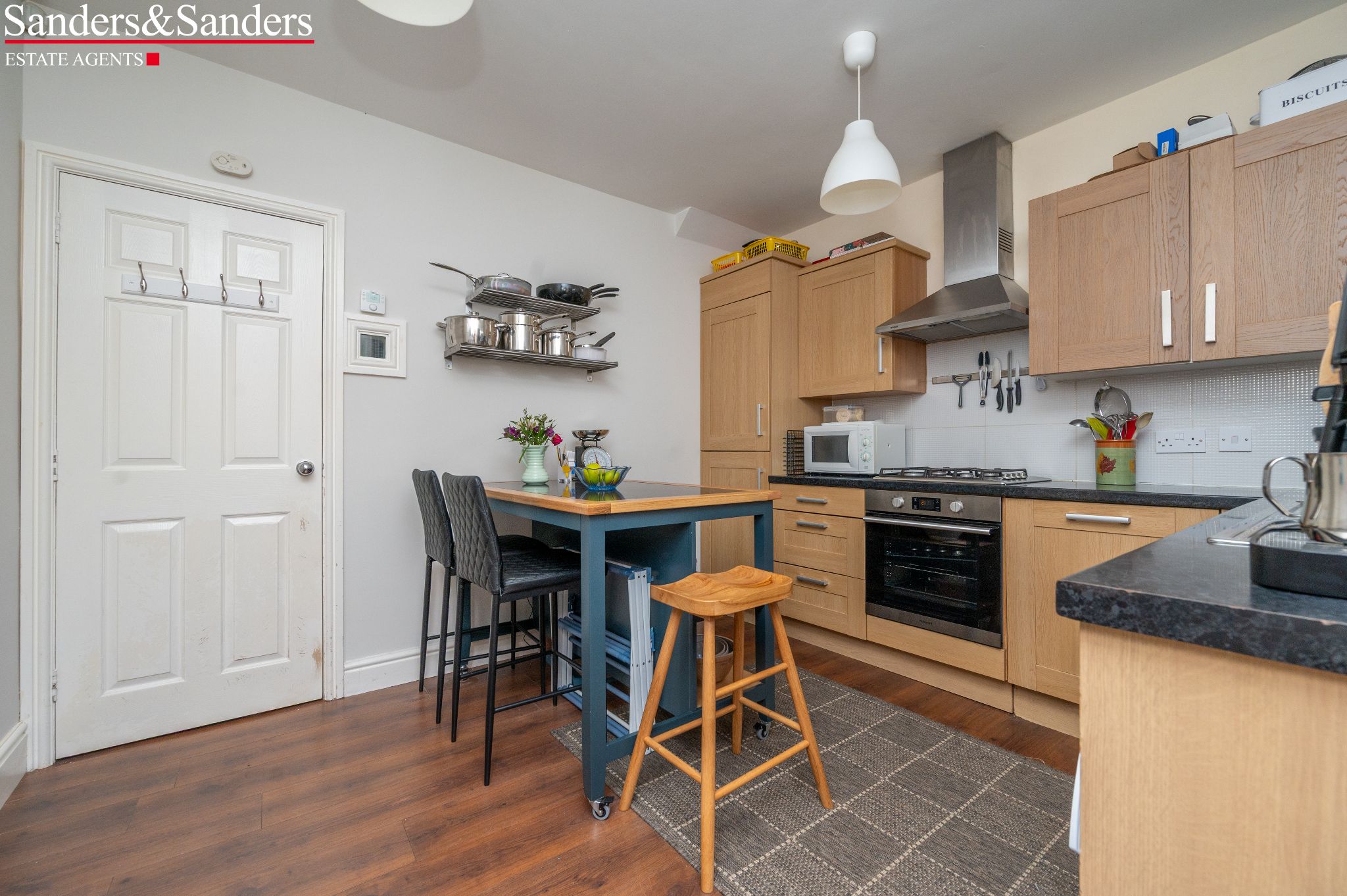 2 bedroom semi-detached house For Sale Alcester - Photograph 3