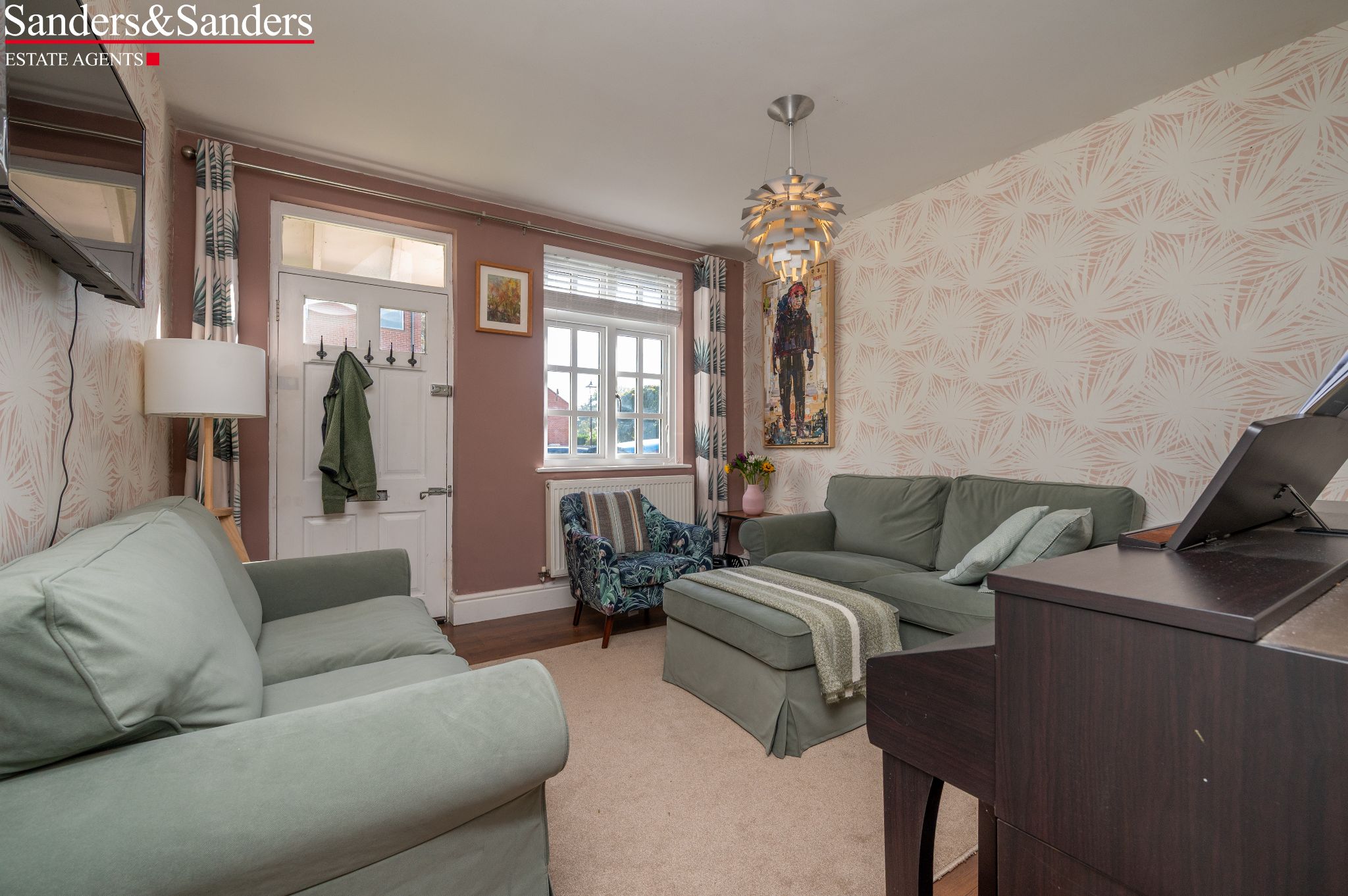 2 bedroom semi-detached house For Sale Alcester - Photograph 6