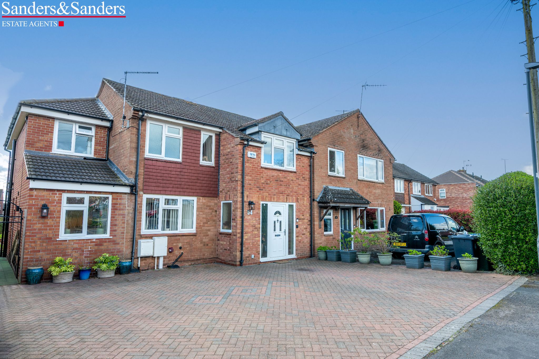 4 bedroom semi-detached house For Sale Alcester - Photograph 1