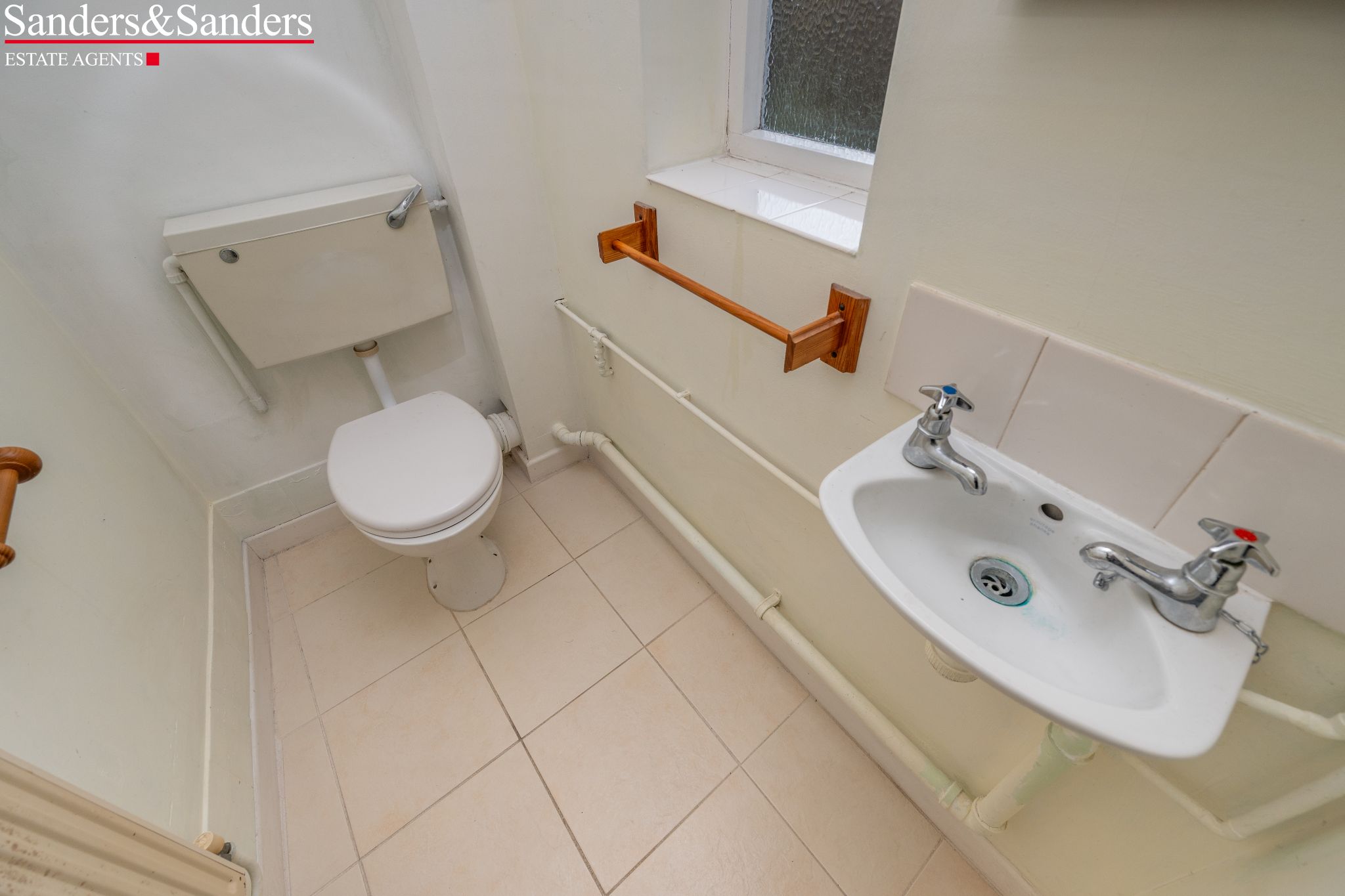 2 bedroom cottage house For Sale Alcester - Photograph 10